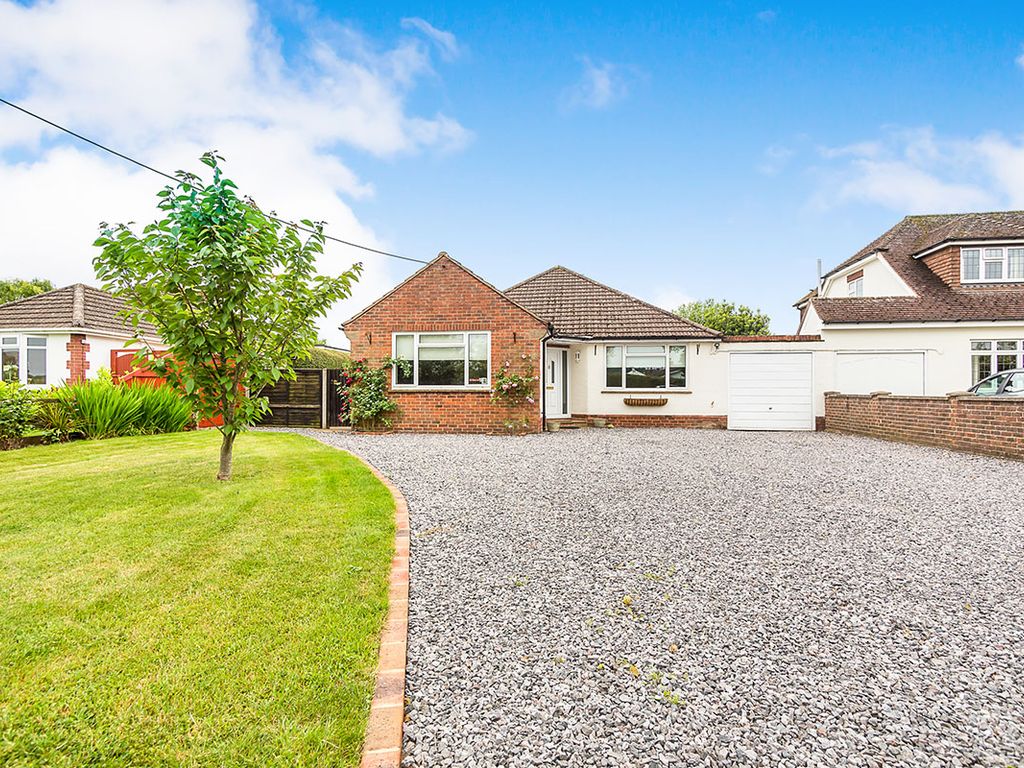 3 bed bungalow to rent in Fairthorne Rise, Old Basing, Basingstoke