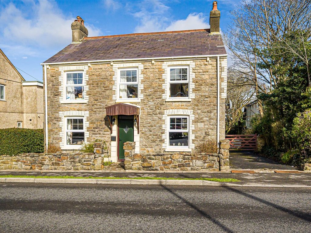 4 bed detached house for sale in Victoria Road, Waunarlwydd, Swansea