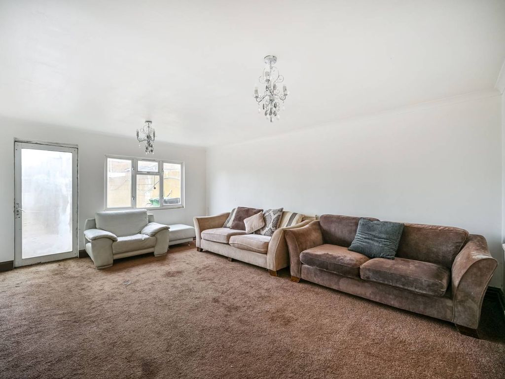 3 bed semidetached house for sale in Chalvey Road East, Slough SL1, £