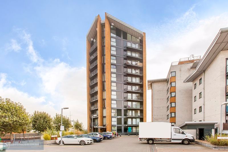 2 bed flat to rent in Hull Place, London E16 Zoopla