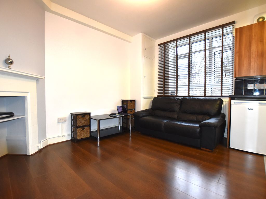 1 bed flat to rent in Winthrop House, White City Estate, London W12, £