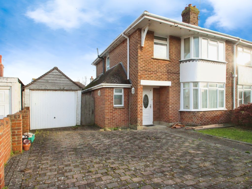 3 bed semidetached house to rent in Cecil Road, Lancing BN15, £1,550