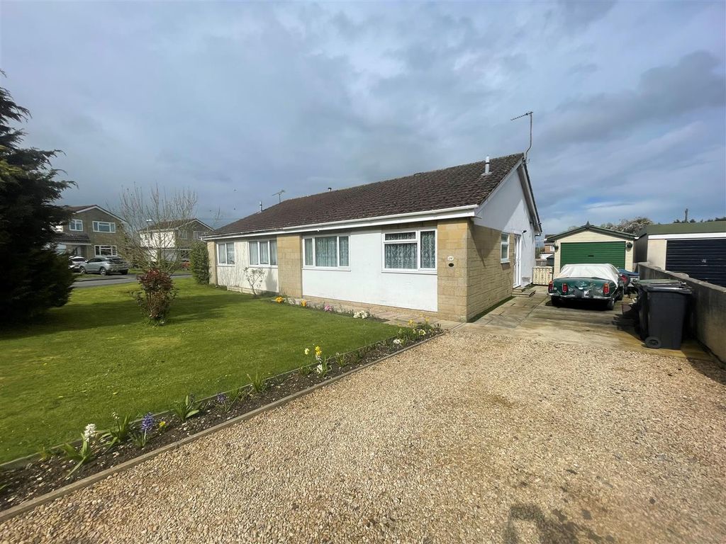 2 bed semidetached bungalow for sale in Vale Road, Stalbridge