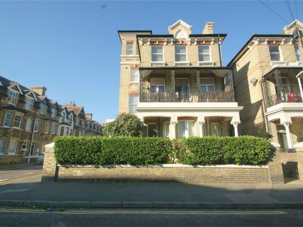 2 bed flat to rent in Adrian Square, WestgateOnSea CT8, £775 pcm Zoopla