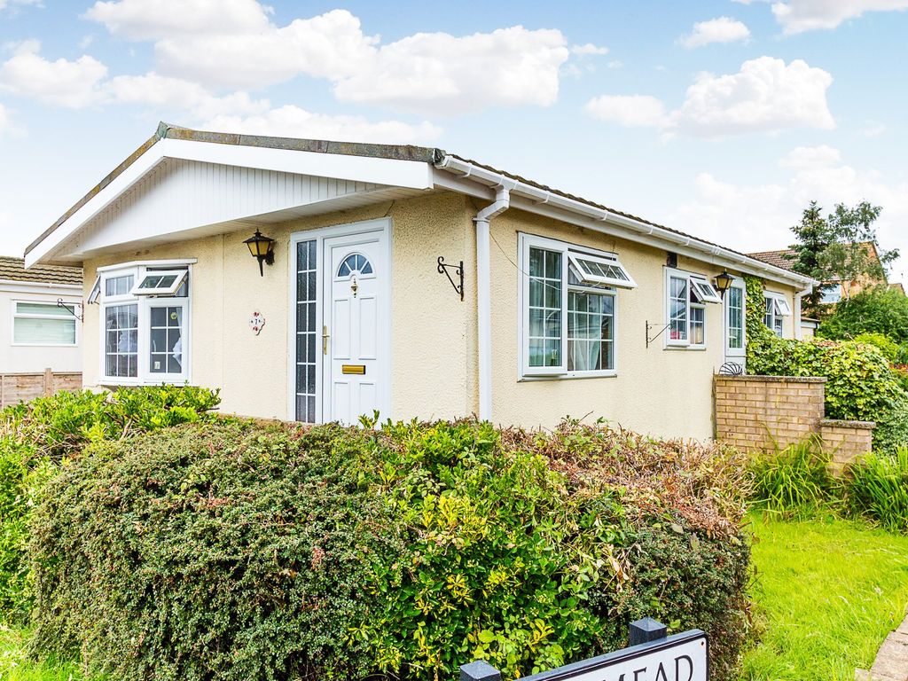 2 bed mobile/park home for sale in Kingsmead Park, Bedford Road