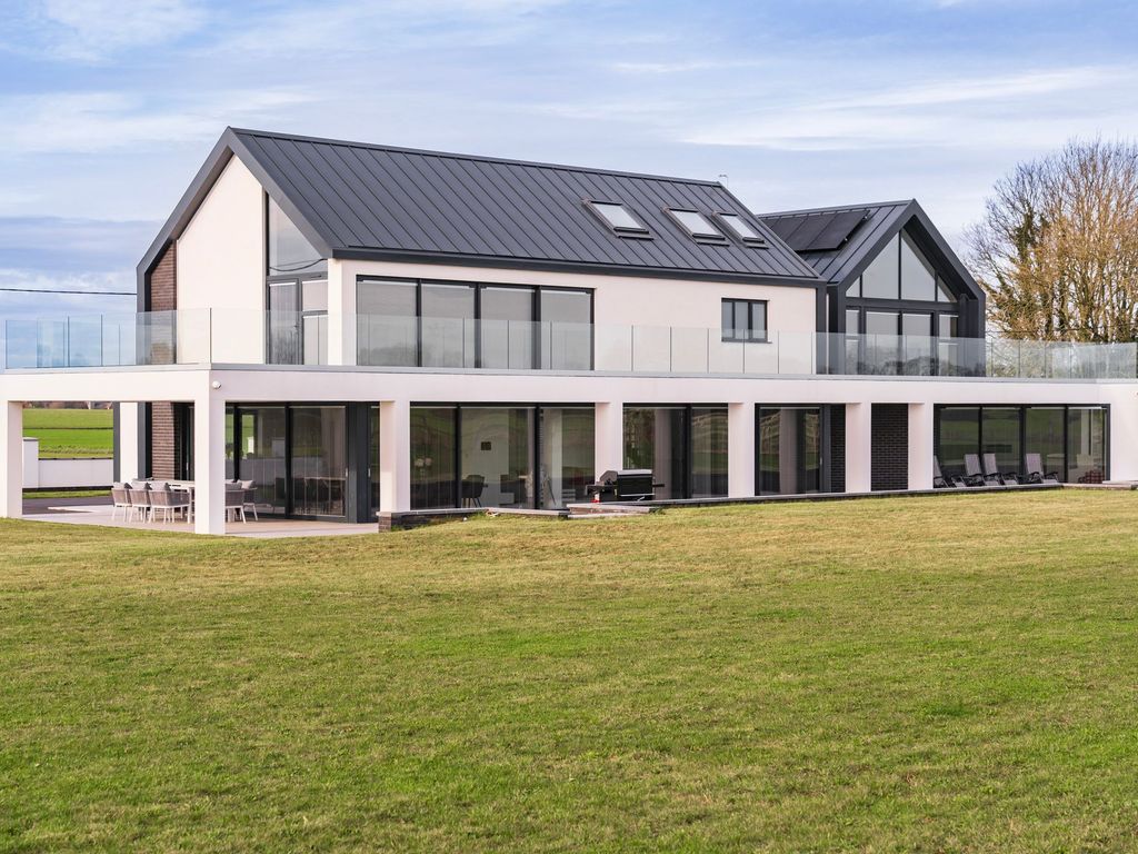 4 bed detached house for sale in Bow Street, Great Ellingham