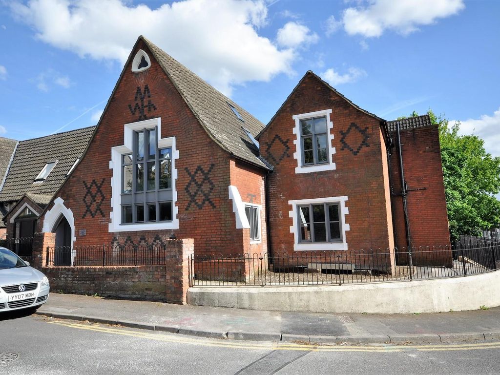 1 bed flat to rent in The Old School House, Street, Hemel