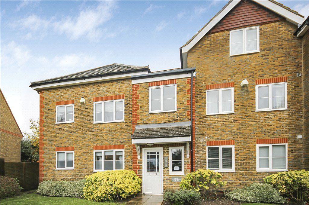 2 bed flat to rent in Kempton Court, Kempton Avenue, SunburyOnThames
