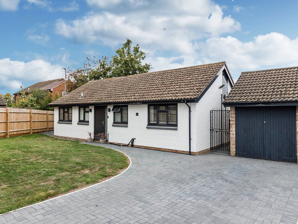 3 bed detached bungalow for sale in Braid Court, Wellingborough NN8