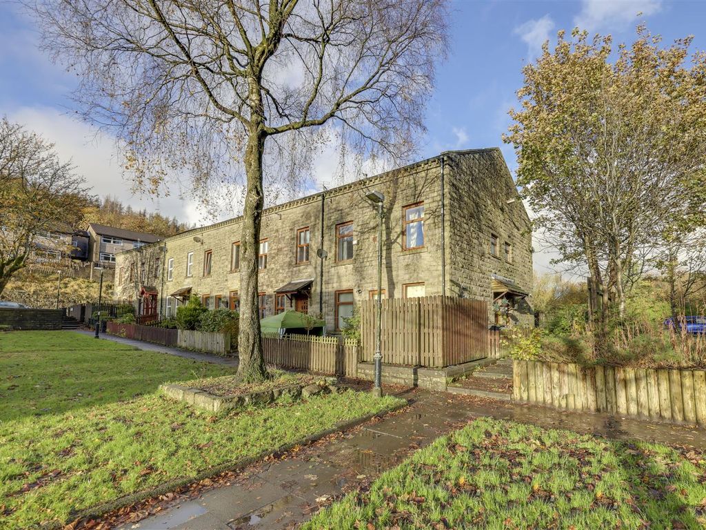 4 bed property for sale in Leavengreave Court, Shawforth, Rochdale OL12, £180,000 Zoopla