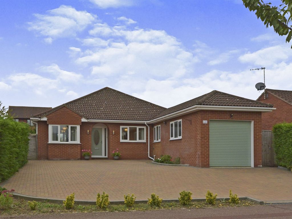 4 bed detached house for sale in Blackmoor Gate, Furzton, Milton Keynes