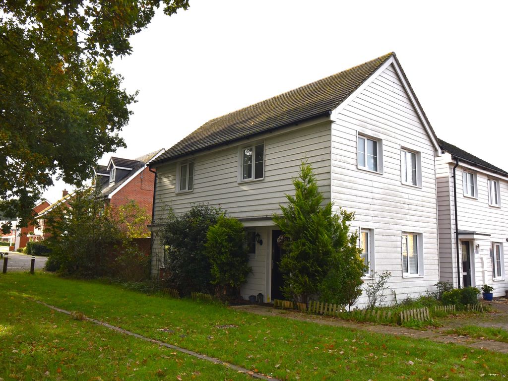 3 bed detached house to rent in Grant Drive, Church Crookham, Fleet