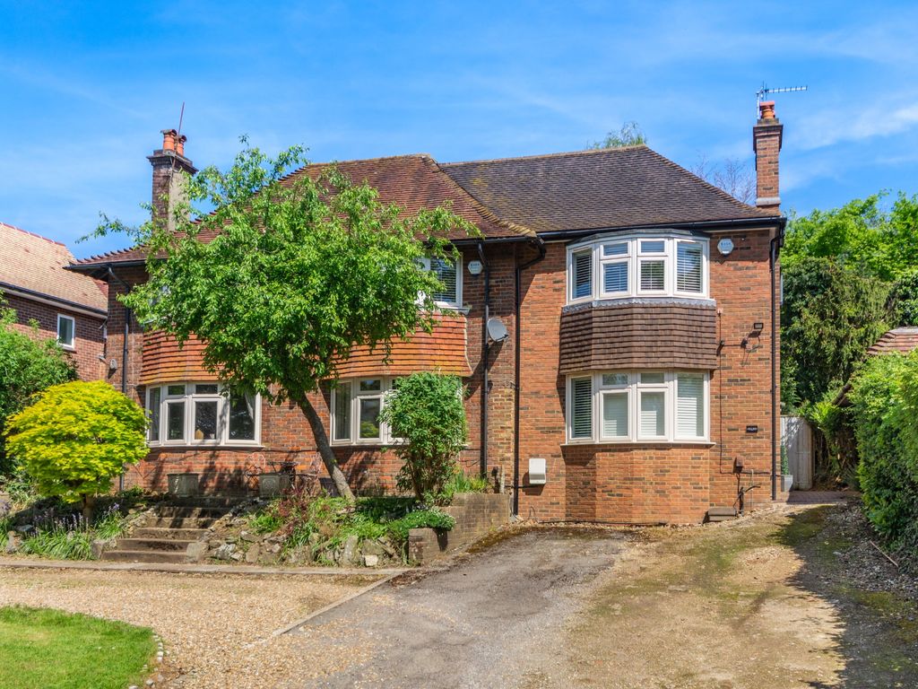 6 bed detached house for sale in London Road East, Amersham HP7, £