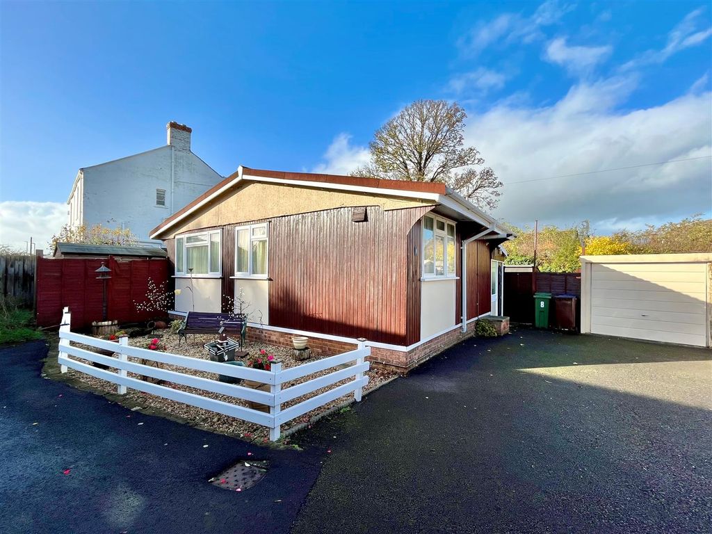 2 bed mobile/park home for sale in Orchard Park, Twigworth, Gloucester