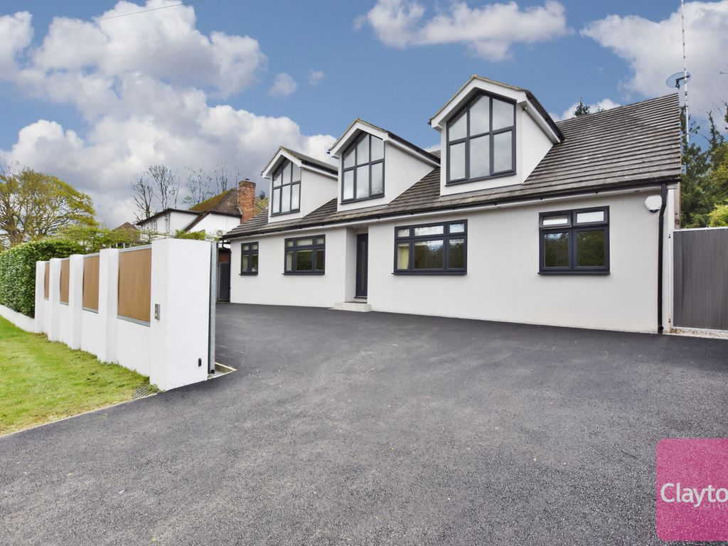 5 bed detached house for sale in Redbourn Road, Hemel Hempstead HP2, £