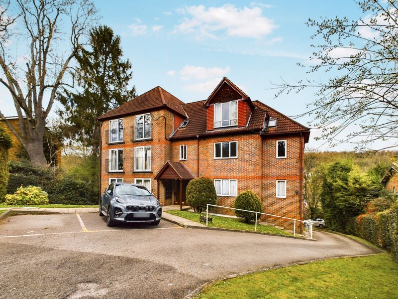 2 bed flat for sale in Valley Road, Kenley CR8 Zoopla