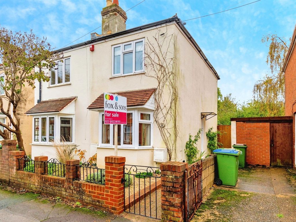 2 bed semidetached house for sale in Stanley Road, Southampton SO17, £