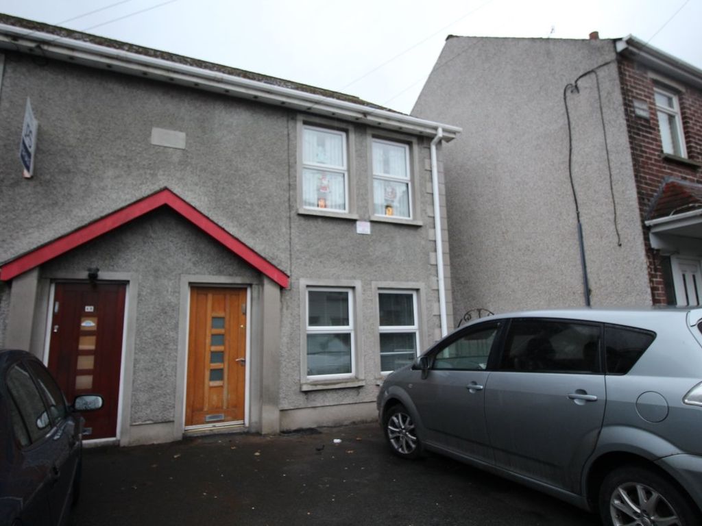 2 bed flat for sale in Queen Street, Carrickfergus BT38, £67,000 Zoopla