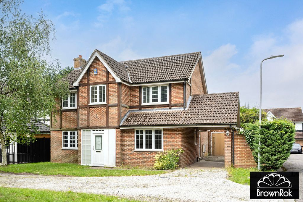 4 bed detached house for sale in Kingfisher Close, Northwood HA6, £