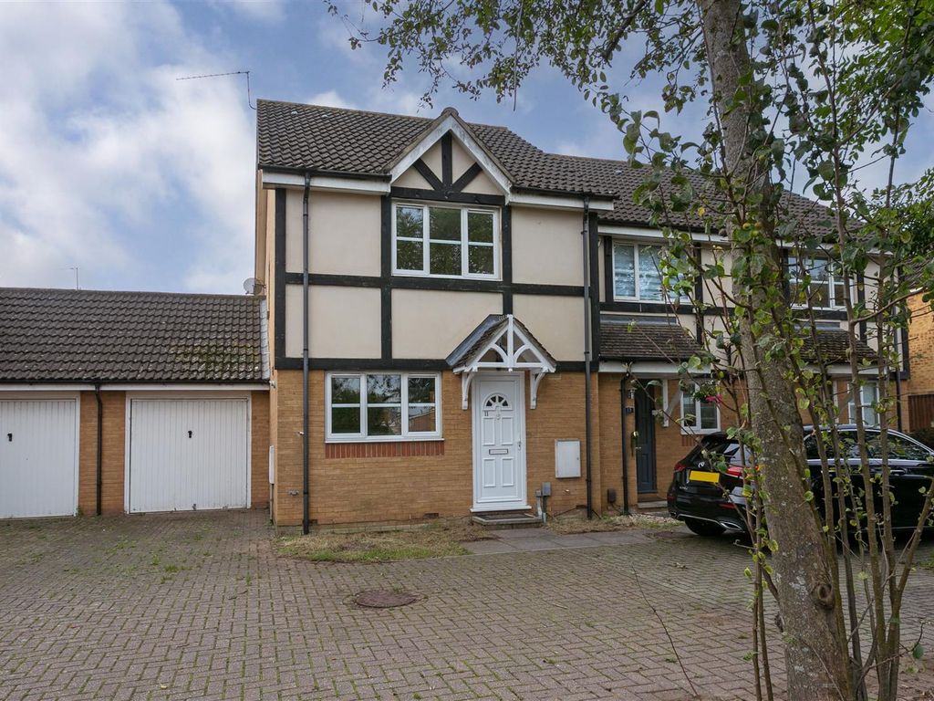 3 bed linkdetached house to rent in Ferrers Close, Cippenham, Slough