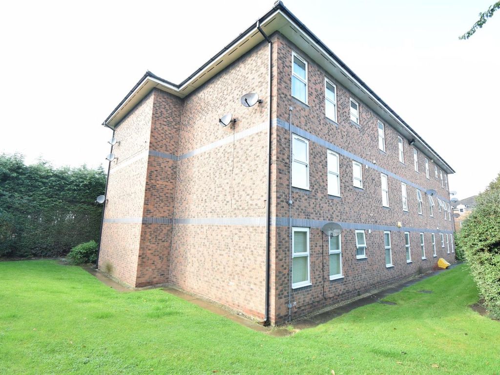 2 bed flat to rent in Howden Way, Eastmoor, Wakefield WF1, £595 pcm