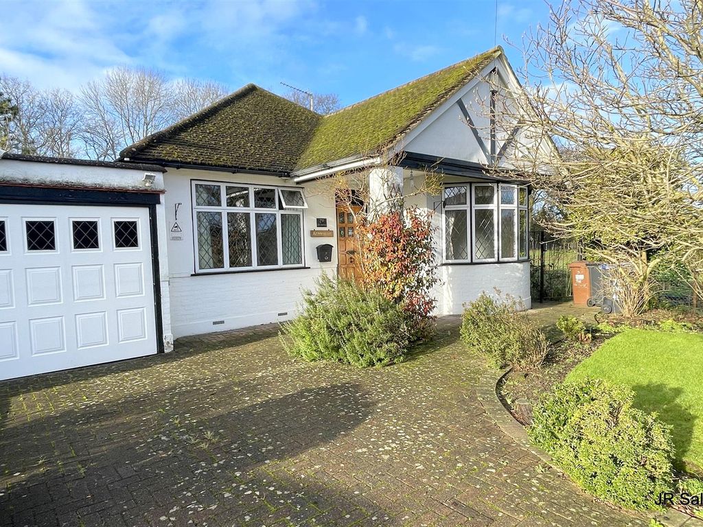 3 bed detached bungalow for sale in The Meadway, Cuffley, Potters Bar