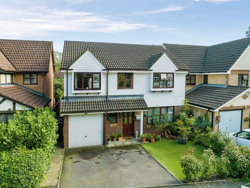 4 bed detached house for sale in Whitmores Wood, Hemel Hempstead HP2, £