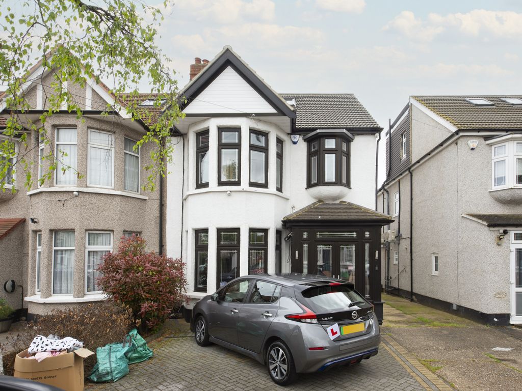 4 bed terraced house for sale in Beechwood Gardens, Ilford IG5 Zoopla