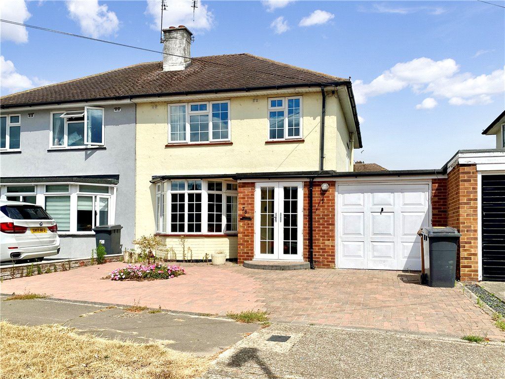3 bed semidetached house for sale in Avon Road, Chelmsford, Essex CM1