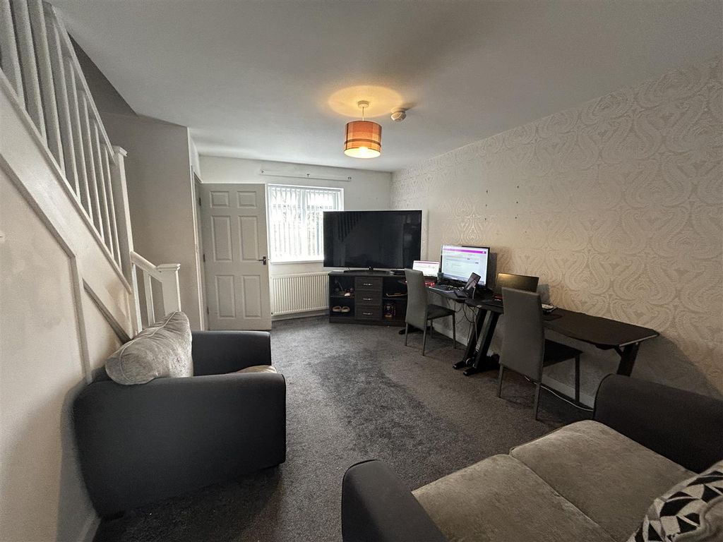 2 bed property to rent in Sutton Approach, Leeds LS14, £1,000 pcm Zoopla