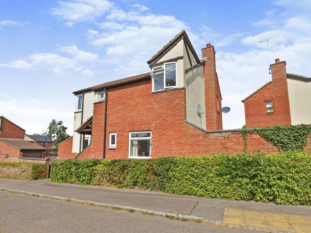 3 bed detached house for sale in Nursery Gardens, Bradwell, Milton Keynes MK13 Zoopla