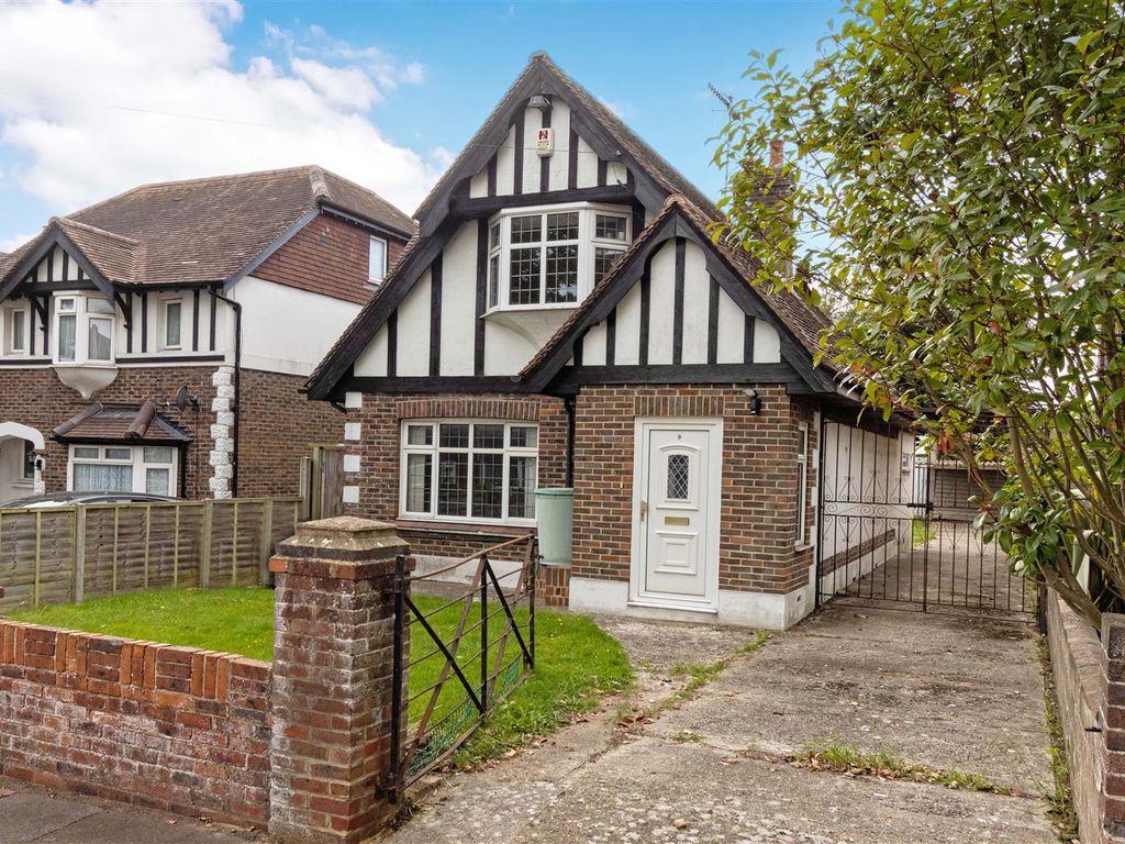 3 bed detached house for sale in Gainsborough Avenue, Broadwater