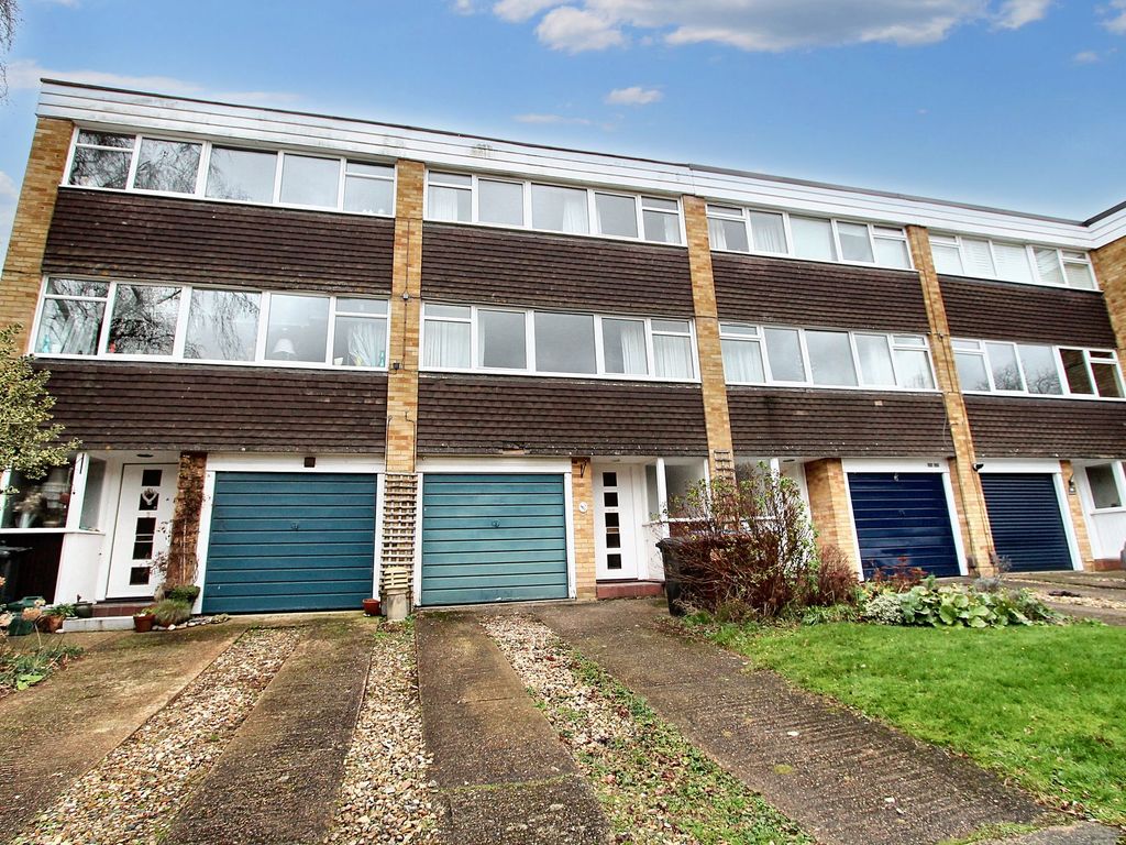 3 bed town house to rent in Park Meadow, Hatfield AL9, £1,850 pcm Zoopla