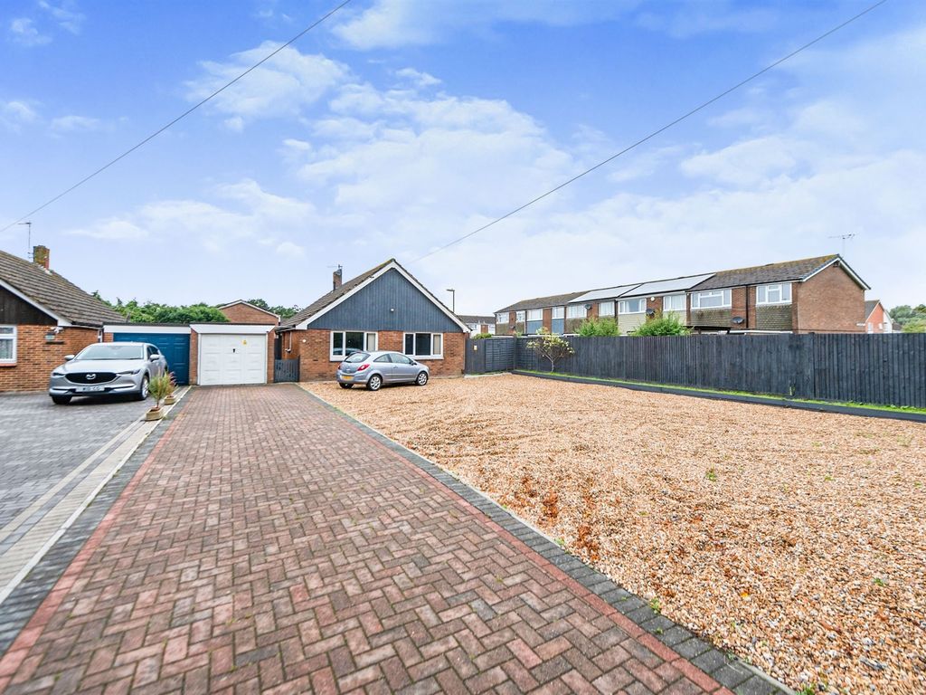 3 bed detached bungalow for sale in Stockheath Lane, Havant PO9 Zoopla