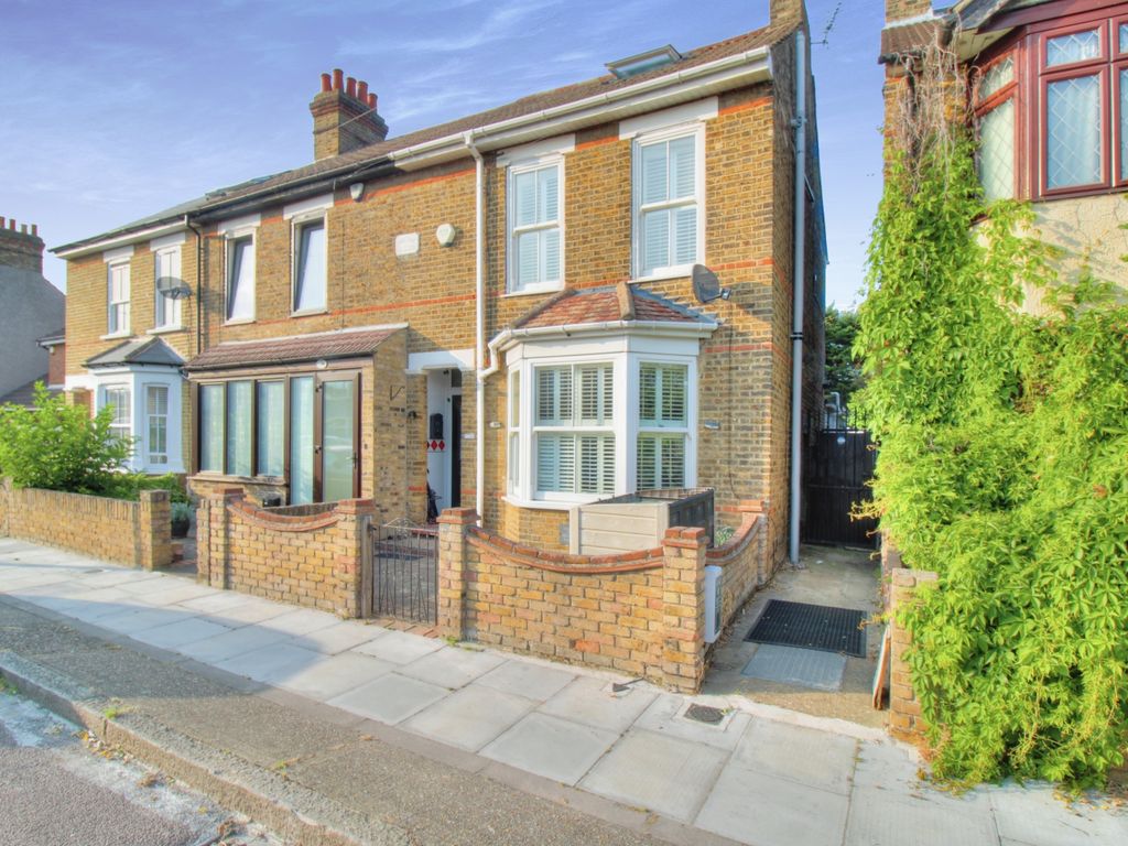 5 bed end terrace house for sale in Mildmay Road, Romford RM7 Zoopla