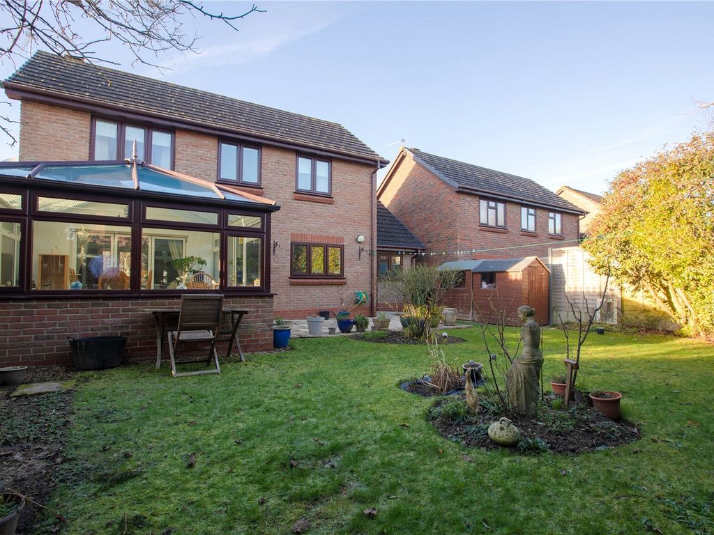 3 bed detached house for sale in Oaklea Gardens, Bramley, Tadley