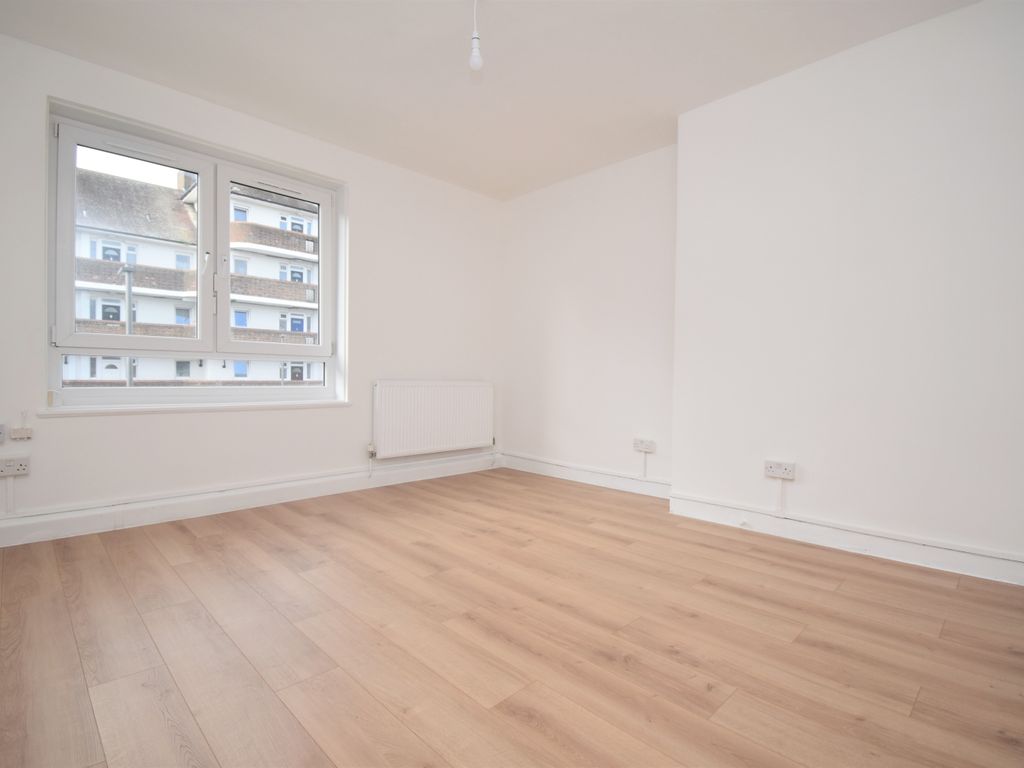 3 bed flat to rent in Barnfield Gardens, Plumstead Common Road, London ...