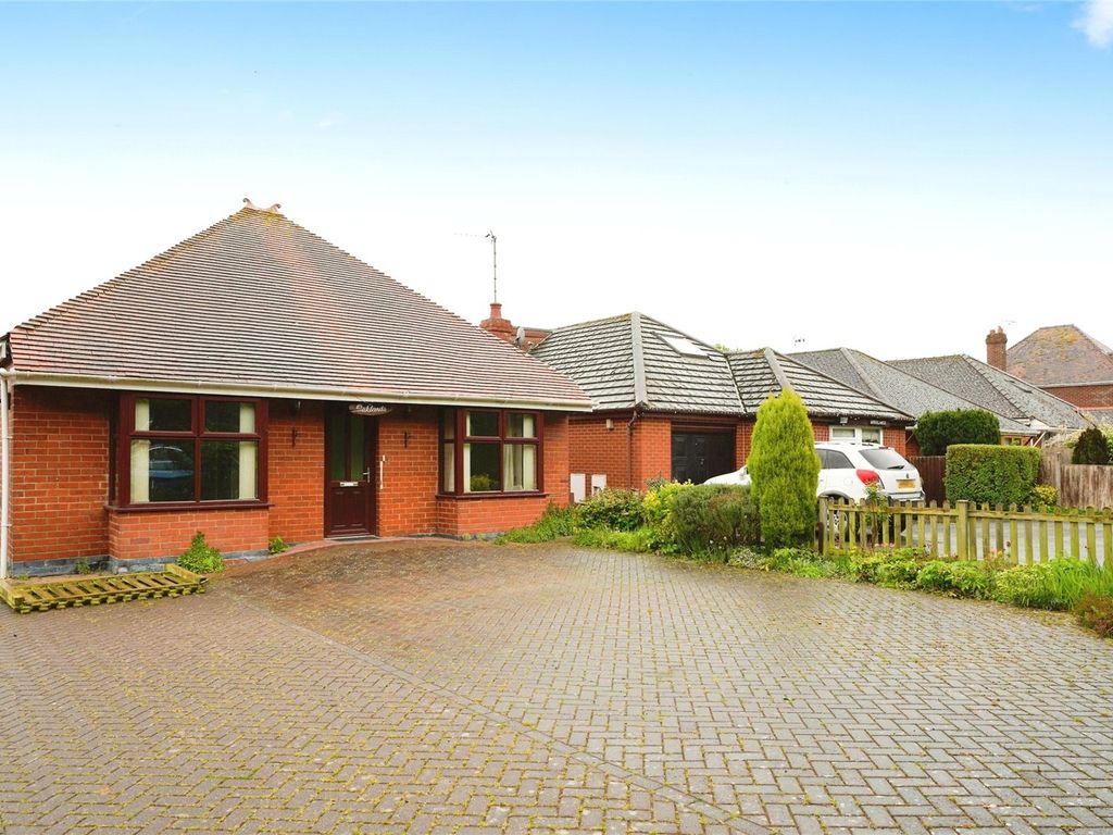 3 bed bungalow for sale in Naas Lane, Quedgeley, Gloucester