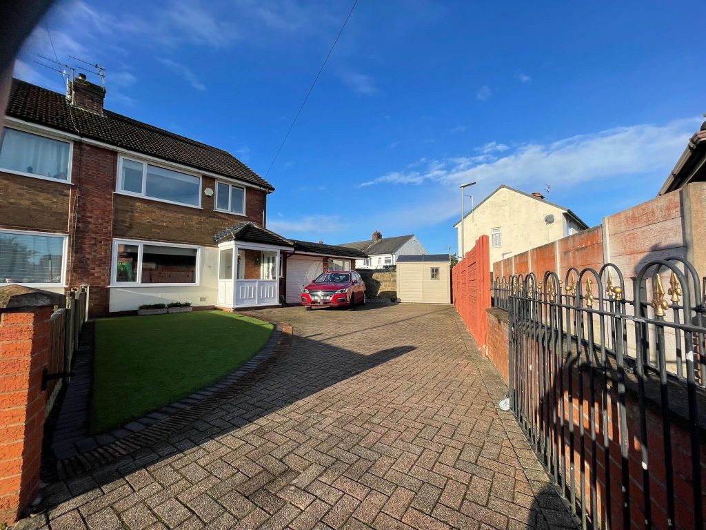 3 bed semidetached house for sale in St Annes Road, Farington PR25, £