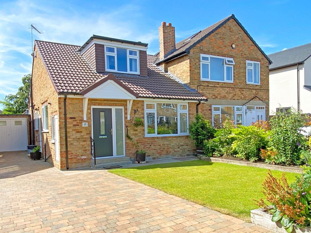 3 bed semidetached bungalow for sale in Almsford Oval, Harrogate HG2