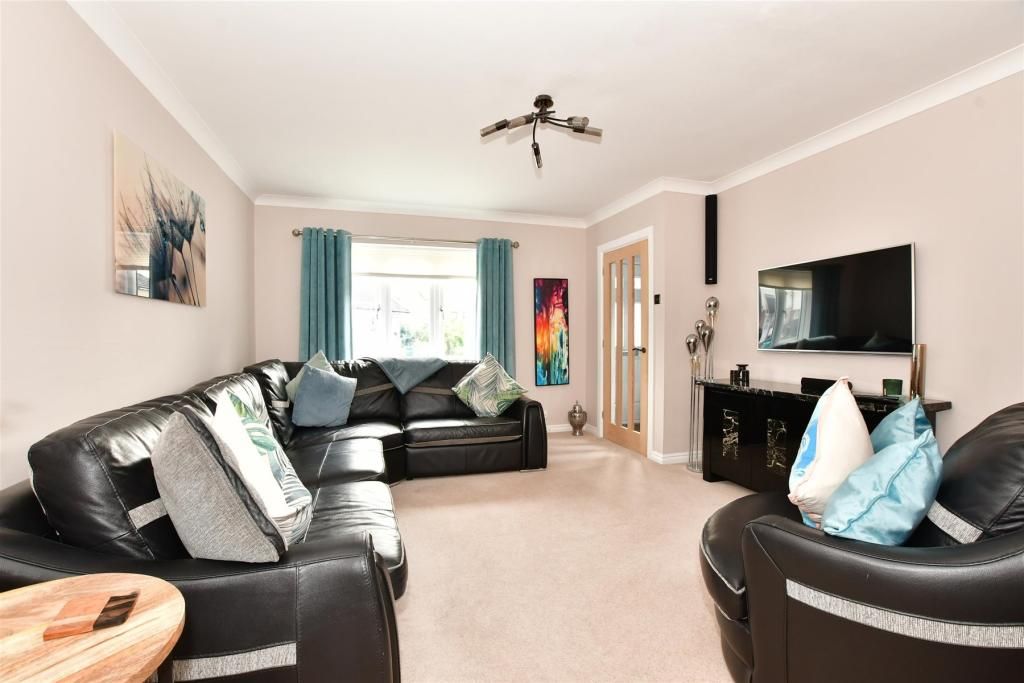 3 bed end terrace house for sale in Putney Gardens, Romford RM6 Zoopla