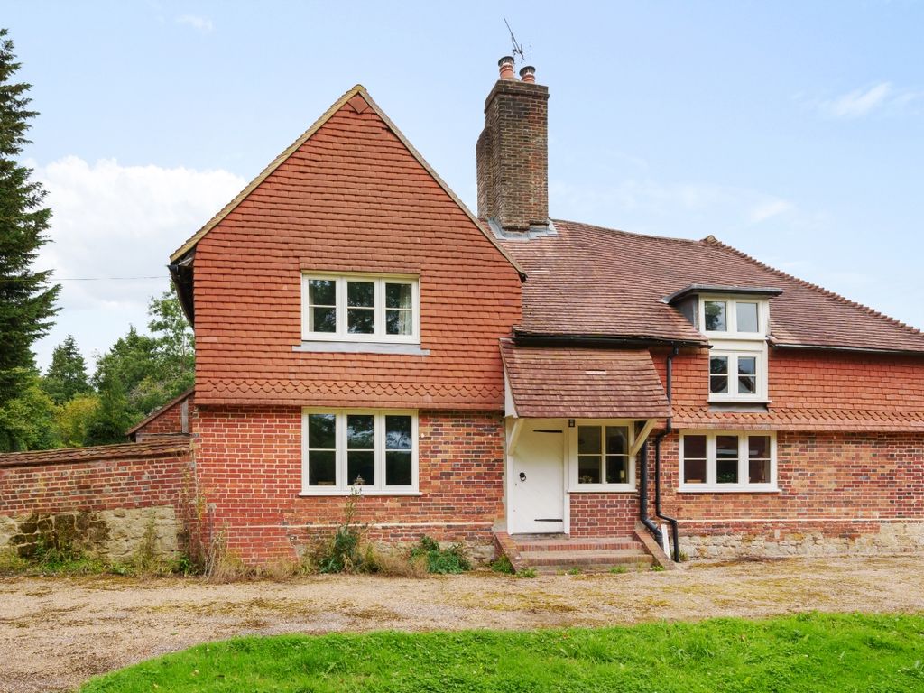 4 bed detached house to rent in Petworth Road, Chiddingfold, Godalming