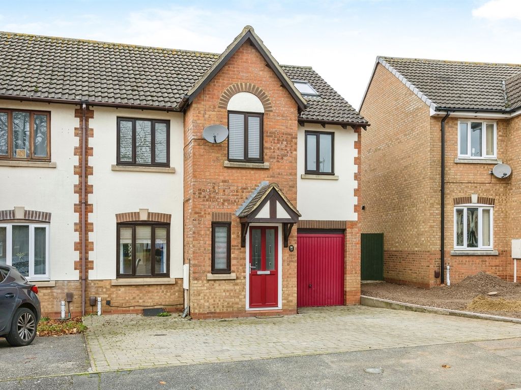 4 bed semidetached house for sale in Kingsmead, Kingsthorpe