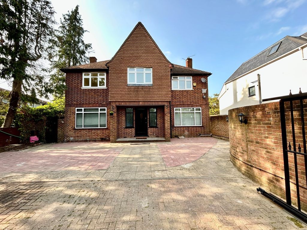 4 bed detached house to rent in Slough Road, Iver SL0 Zoopla