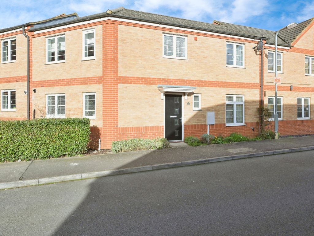 3 bed semidetached house for sale in Newport Pagnell Road, Wootton