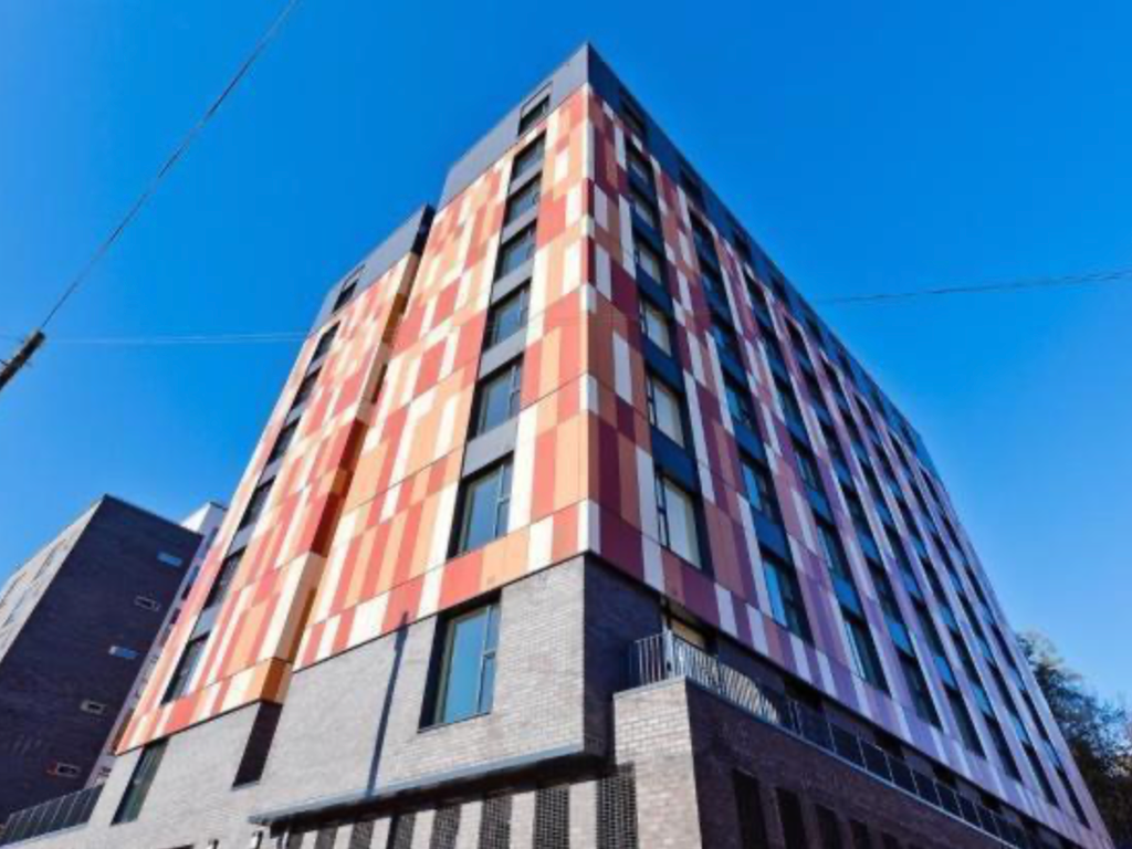 Studio to rent in Cardinal Court, Scholes Street, Oldham OL1, £550 pcm