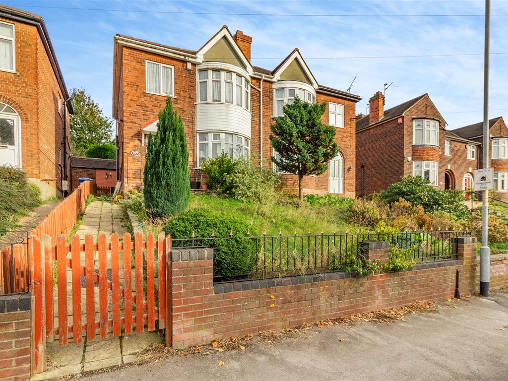 3 bed semidetached house for sale in Sandsfield Lane, Gainsborough