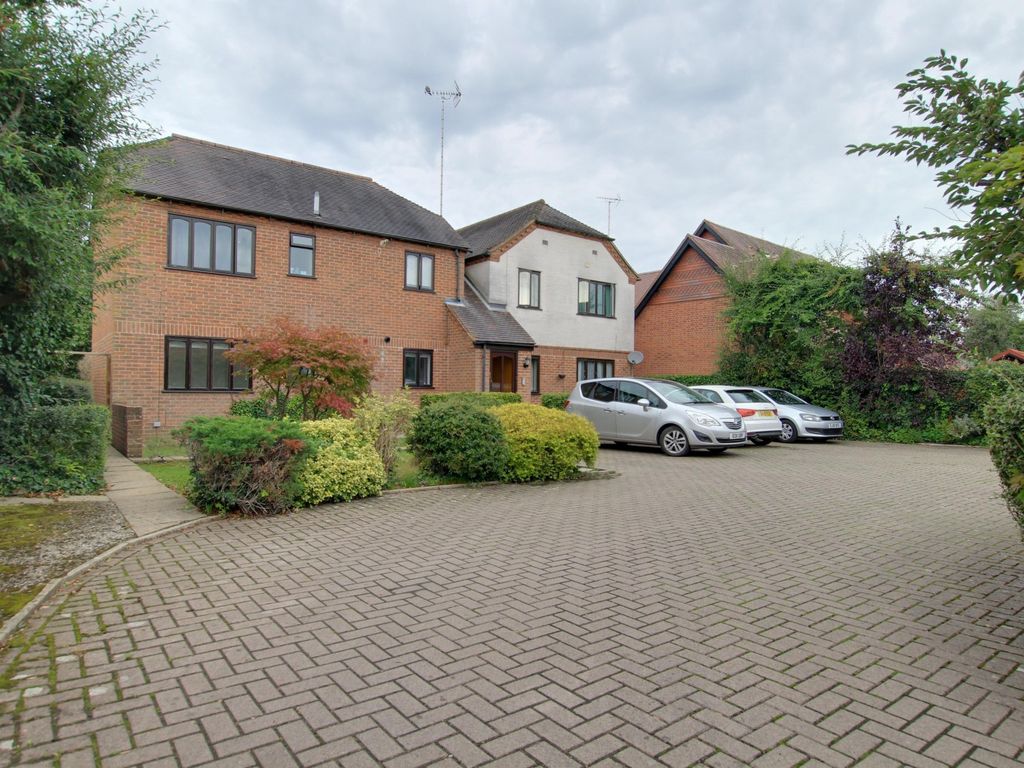 2 bed flat to rent in Greenways, Meadow Lane, Pangbourne, Reading