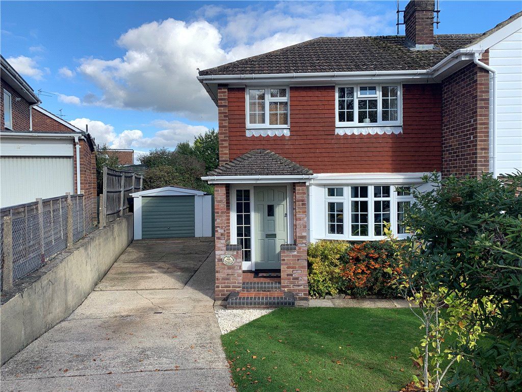 3 bed semidetached house for sale in Kirkfell Close, Tilehurst