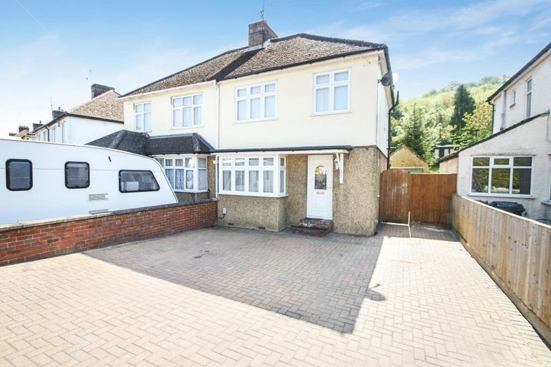 3 bed semidetached house for sale in Mill End Road, High HP12